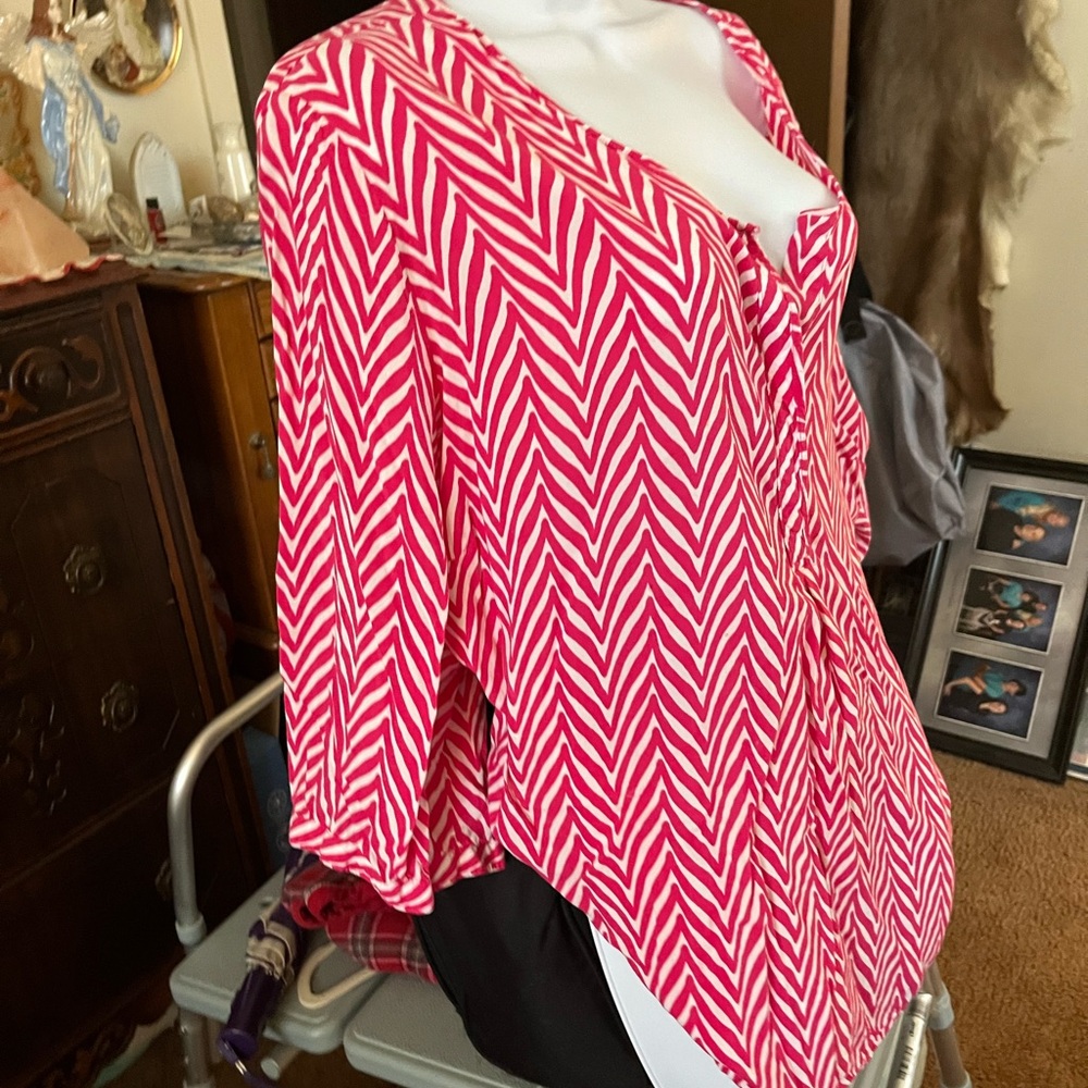 Stylus brand, Chevron pattern, 4X three-quarter sleeves. 100% rayon